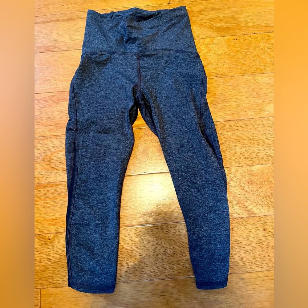 Gray Lululemon cropped leggings.